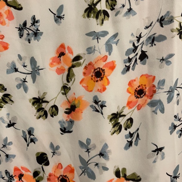 Super Cute Loft Flower Work Blouse - Picture 3 of 3